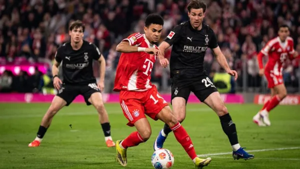 Luis Díaz volvió a marcar con el Bayern Múnich frente al Monchengladbach - X @FCBayernES