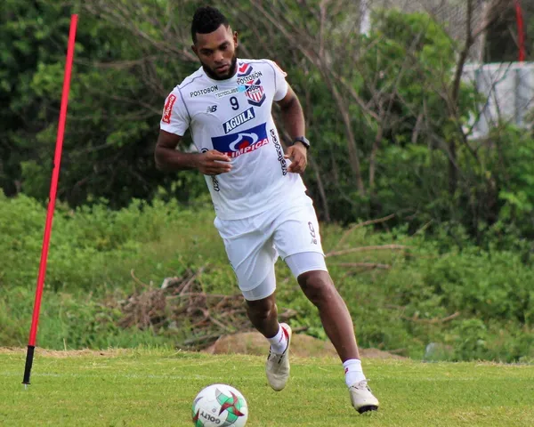 Más allá de que el atacante colombiano no podrá jugar contra el equipo ecuatoriano por acumulación de tarjetas amarillas, será un partido fundamental para su futuro