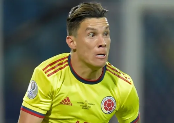 Mateus Uribe fue uno de los peores jugadores de la Selección Colombia en la pasada doble fecha y su esposa salió en defensa del jugador por la cantidad de mensajes que les llegaron a ambos por las redes sociales.