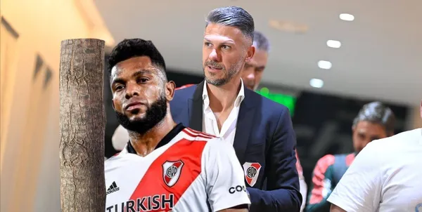 Miguel Ángel Borja recibe un golpe bajo de Martín Demichelis en River Plate.