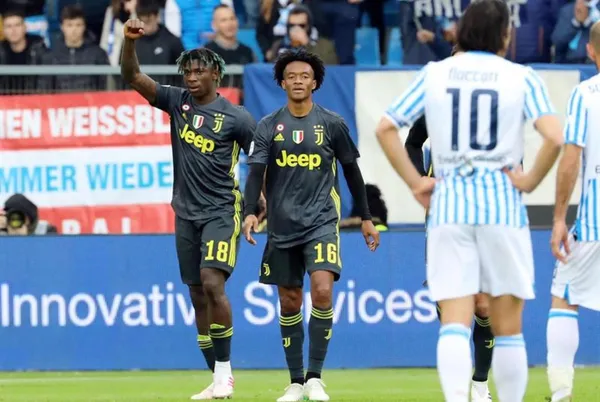 Moise Kean marcó el camino de la victoria y lo celebró con Juan Guillermo Cuadrado y todos sus compañeros. La Juventus quiere dar la pelea en Italia.