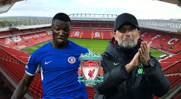 Moisés Caicedo, al lado Jürgen Klopp.