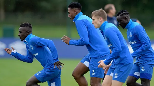 Muy mal están las cosas en el equipo inglés para que la gente de su equipo pidan a este jugador que está en peor nivel.