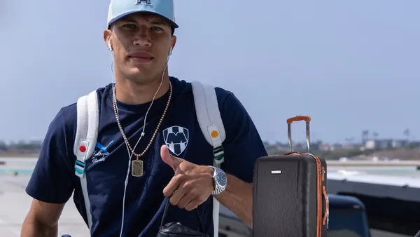 Nelson Deossa espera resolver su futuro dentro de poco y puede estar lejos de Monterrey Foto: Rayados y Pexels