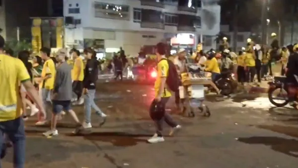 ¡Noche de furia! Hinchas de Bucaramanga desatan la violencia tras perder la final.