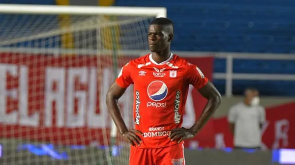 Pablo Ortiz saldría del América de Cali según las declaraciones del asistente técnico, Pompilio Páez. Los argentinos estarían dispuestos a pagarle el doble de salario que percibe actualmente, ganaría $60 mil euros mensuales si logran llegar a un acuerdo. No obstante, el director técnico Juan Carlos Osorio podría frenar ese movimiento.