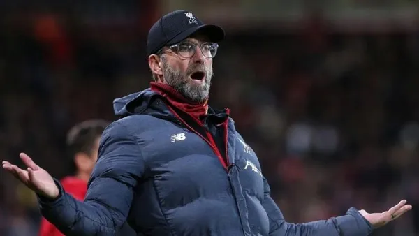 Patada de Ronald Hernández, que casi saca del juego al mejor de Colombia en la cancha el guajiro Luis Díaz.