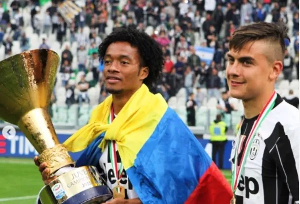Paulo Dybala es una de las nuevas estrellas de la AS Roma y ha llegado a tener grandes elogios con su amigo y ex compañero Juan Guillermo Cuadrado.