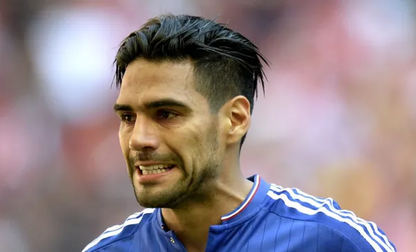 Radael Falcao se acaba de enterar a través del presidente del Galatasaray que ya no es posible que siga en el club porque no tienen con qué pagarle y debe buscar a donde irse. Era una información que se esperaba sucediera y por eso Falcao ya tiene conversaciones con el club Los Angeles Galaxy en Estados Unidos. Solo hay un problema que debe resolver Radamel antes.