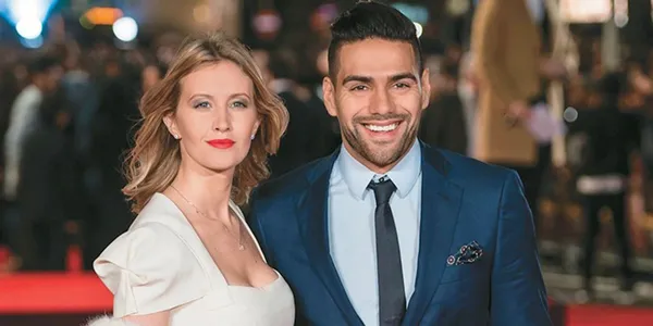 Radamel Falcao está casado con la modelo y cantante argentina Lorelei Tarón.
