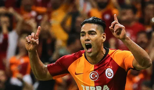 Radamel Falcao está organizando todo lo referente a su salida del Galatasaray y negocia recibir por parte del club turco una compensación económica de $2 millones de euros. Sin embargo, el colombinao ha tenido el tiempo para felicitar vía redes sociales a los 70 atletas colombianos que participan en los Juegos Olímpicos de Tokio 2020. Radamel ya tiene dos opciones de clubes como próximo destino.