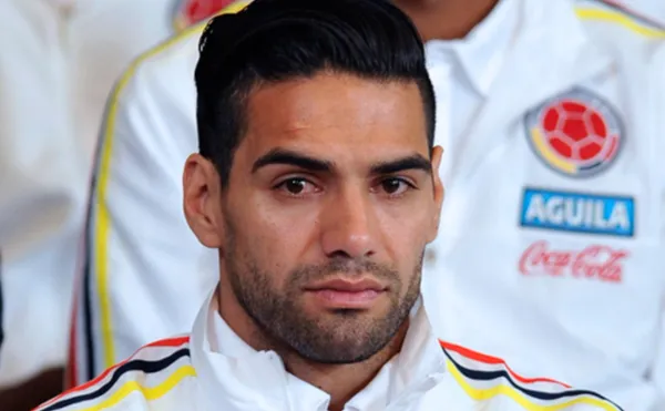 Radamel Falcao finalizó su contrato con el Galatasaray en el último día del mercado de pases de Europa. El martes, 31 de agosto de 2021, por medio de un comunicado el club turco anunció que se desvinculaban de Falcao por mutuo acuerdo. De inmediato se conoció que Falcao tendría un contrato firmado con el Rayo Vallecano de España, ese contrato no ha sido anunciado de manera oficial. Existe un problema que aleja a Radamel del club español y solo hay una alternativa para confirmar si jugará con ellos.