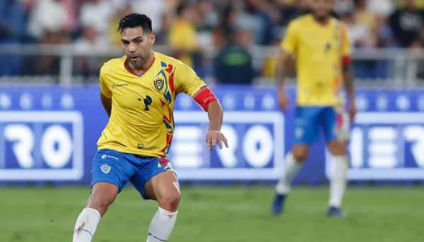 Radamel Falcao García jugando en el partido de despedida de Mario Alberto Yepes
