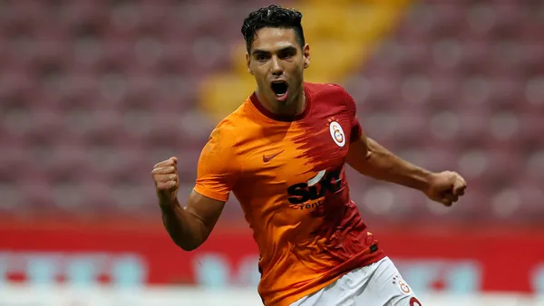 Radamel Falcao no ha logrado estabilizarse en Galatasaray, el colombiano ha recibido críticas por parte de la hinchada y así fue como les respondió