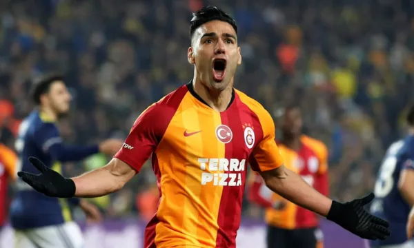 Radamel Falcao no jugó con Galatasaray, jugó su reemplazo y así le fue peleándole el puesto al colombiano
