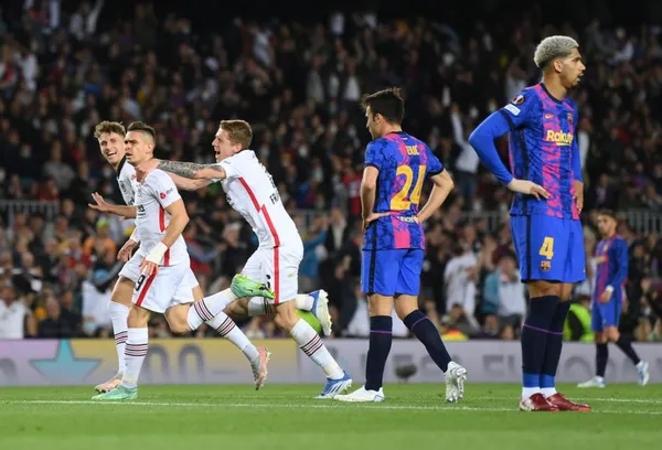 Rafael Santos Borré brilló en la Europa League como titular y figura.