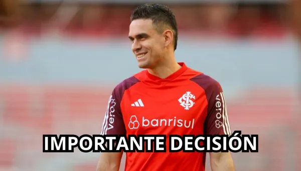 Rafael Santos Borré con el buzo del Inter de Porto Alegre. FOTO: Futbolred