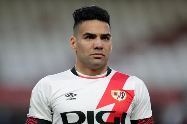 Rayo Vallecano venció 1-0 a Barcelona en el Camp Nou donde el tigre fue suplente.