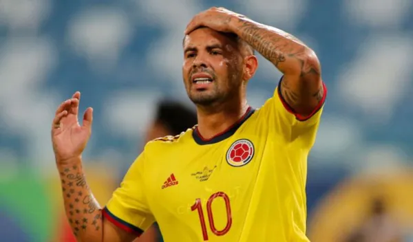 Reinaldo Rueda a través de la Federación Colombiana de Fútbol (FCF) anunció la lista de los 28 jugadores que convocó para las venideras Eliminatorias Sudamericanas rumbo a Qatar 2022; estos futbolistas asumirán la responsabilidad de la serie de tres partidos seguidos en septiembre contra; Bolivia, Paraguay y Chile. Hubo novedades en la convocatoria, pero llamó la atención la exclusión de 8 jugadores que estuvieron en los 9 compromisos anteriores y ahora han sido descartados.