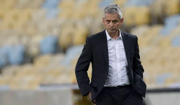 Reinaldo Rueda en el partido de la Selección Colombia contra la Selección Bolivia volvió a demostrar que carece de ideas de juego y colocó un planteamiento táctico que carecía de estrategia, salió a aguantar, a esperar al rival y alineó a varios jugadores que no dieron la talla. Jugó con líneas de juego muy retrasadas. Rueda no asume su responsabilidad y se excusa en que él todavía está solucionando errores del anterior entrenador.