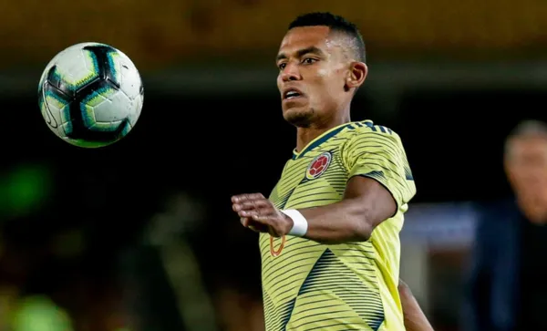Reinaldo Rueda a través de la Federación Colombiana de Fútbol (FCF) informó que convocó a última hora a Dairon Mosquera, el lateral izquierdo de Independiente Santa Fe. Mosquera podría ser una variante para reemplazar a William Tesillo en ese puesto y así evitar que el equipo siga teniendo ese punto débil frente al rival. Tesillo tendrá otra responsabilidad donde podría rendir mejor.