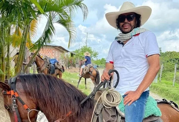 René Higuita aparte del fútbol tiene una gran pasión por el campo colombiano y tiene una finca en el Magdalena Medio Antioqueño.