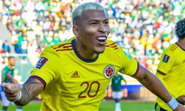 Roger Martínez fue el héroe de la Selección Colombia contra la Selección Bolivia. Roger se encargó de asumir el liderazgo y como delantero demostró que tiene el talento necesario para ayudar a Colombia con la sequía de goles que hay. Martínez al minuto 69 cristalizó todos sus esfuerzos anteriores con un excelente gol para darle el triunfo parcial a Colombia. Reinaldo Rueda en ese empate a un gol contra Bolivia pudo ver claramente que hay un delantero que es diez veces mejor que Duván Zapata y Luis Muriel.
