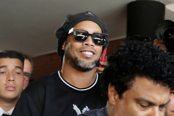Ronaldinho en el año 2019 visitó Colombia para un partido de despedida en su honor y en Bogotá y Cali, le hicieron grandes agasajos. Y no pararon en elogios quienes hablaron de él en ese momento.