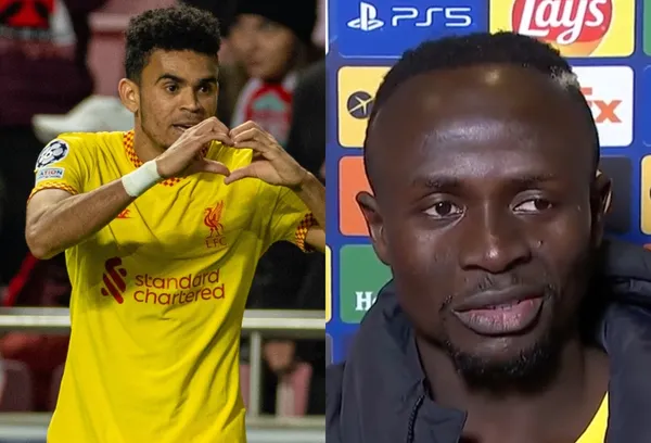 Sadio Mané sorprendió a Luis Díaz con un emotivo abrazo, cuando el colombiano estaba dando declaraciones luego de haberle ganado al Benfica con asistencia y gol incluido.