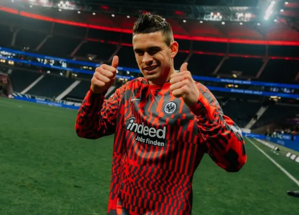 Santos Borré se cotiza ahora en $17 millones de dólares, su sueldo mensual se incrementó y podría subir de precio a corto plazo si cumple con un requisito muy importante en su equipo.