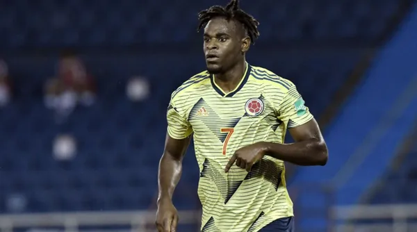 Se esperaba que “El Toro” embistiera con goles, pero embistió jugadores y casi lo expulsan.