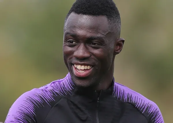 Se lesionó Cristian Gabriel Romero en el Tottenham y eso le dará una oportunidad a Davinson Sánchez de seguir en el equipo, pero habría otro problema.