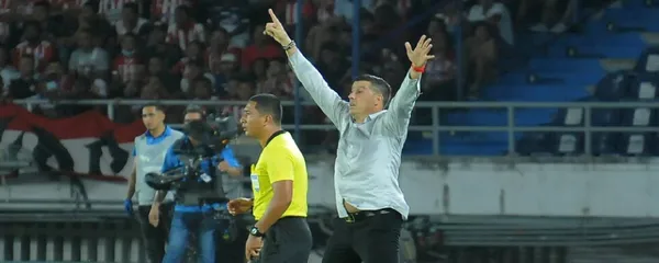 Se puso en duda la continuidad del estratega tras la derrota en la Copa Sudamericana.