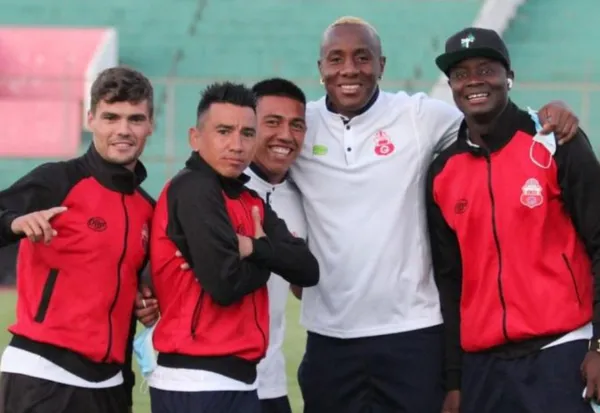 Se trata de John Jairo Mosquera, quien fue comprado por el club Sporting Cristal de Perú y ha recibido graves amenazas de los hinchas de ese club en las redes sociales.