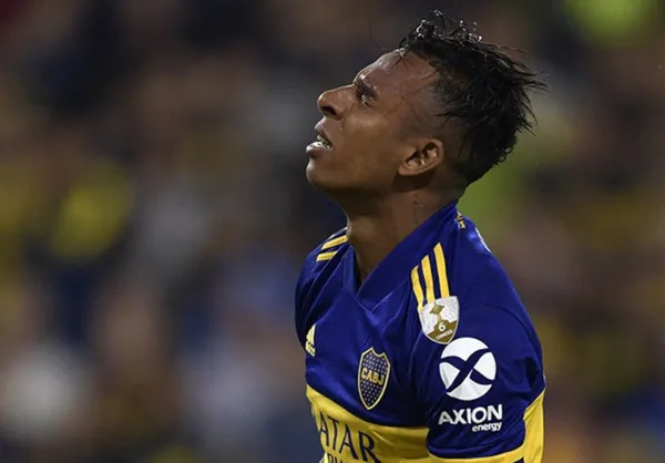 Sebastián Villa se atrevió a pronunciarse por primera vez acerca de su situación con el club argentino.