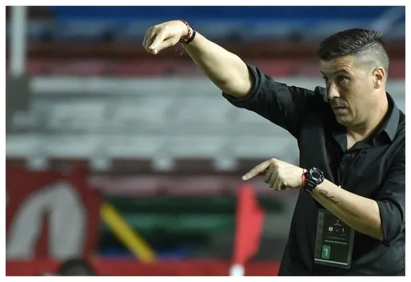 Tulio Gómez aún mantiene negociaciones para reforzar el América de Cali dirigido por Juan Cruz Real.