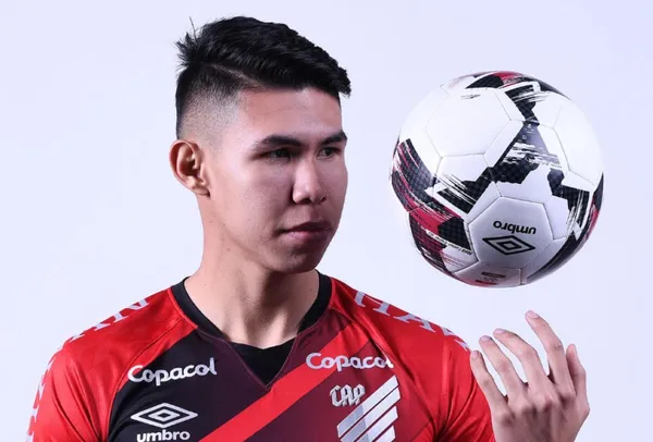 Un colombiano se alzó como campeón de la Copa Sudamericana 2021 y demostró que puede estar al nivel o por encima de los que juegan en su posición en la Selección Colombia.