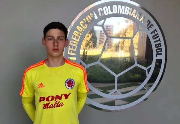 Un joven con nacionalidad colombiana promete ser el relevo de David Ospina en la Selección Colombia, pero por qué es incierta esa acción a mediano plazo.
