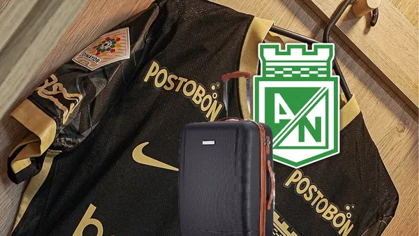 Un jugador de Atlético Nacional se despide en el campo, con una atmósfera de cambio en el horizonte.