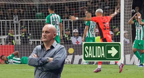 Una postal de Atlético Nacional recibiendo un gol, al lado Pablo Repetto. FOTO: Marca