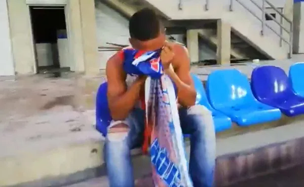 Una vez más el Estadio Sierra Nevada fue el escenario para una batalla campal, el partido tuvo que ser suspendido al minuto 74.