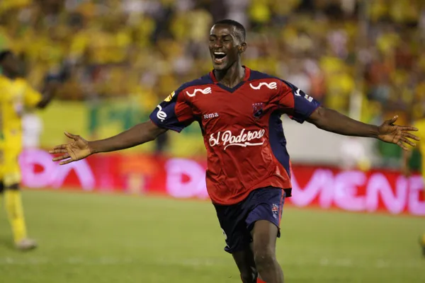 Uno de sus amigos y socios en el fútbol reveló una anécdota de las burlas que recibió Jackson Martínez por una particular razón.