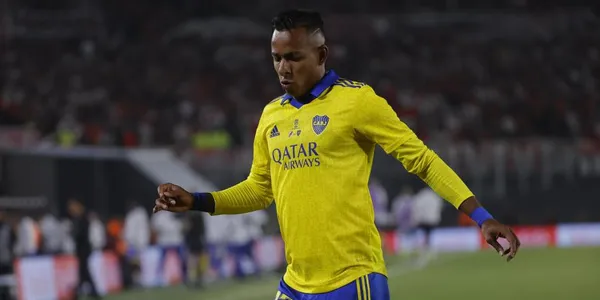 Villa aprovechó la distracción, robó la pelota y la empujó al fondo de la red: blooper, gol y 1-0 para Boca en el Monumental de Núñez.