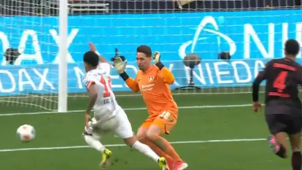 Vincent Kompany reaccionó ante la expulsión de Luis Díaz contra el Bayer Lverkusen - Captura de pantalla ESPN