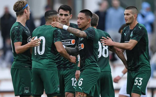 Ya la guerra comienza a dejar sus primeros dignificados, por una decisión de su respectivo club, su contrato fue paralizado hasta nuevo aviso.