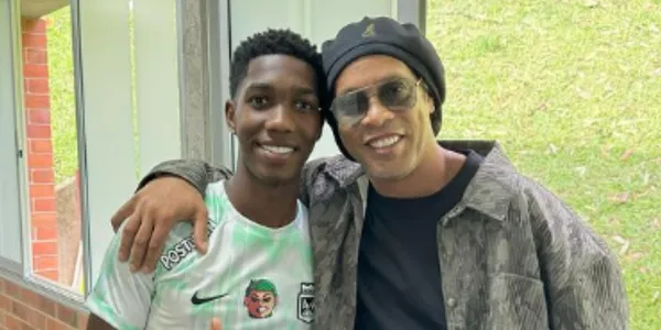 Yaser Asprilla junto a Ronaldinho