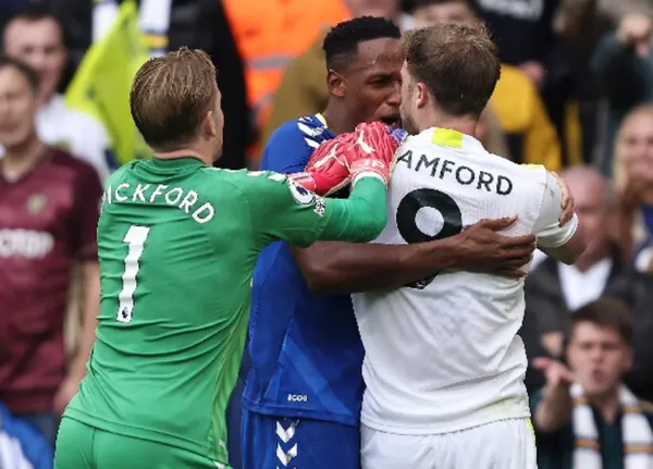 Yerry Mina este sábado, 21 de agosto de 2021, en el partido de su equipo el Everton contra el Leeds, donde pactaron a dos goles, tuvo un fuerte cruce con el jugador del Leeds, Patrick Bamford. Esta situación hizo que amonestaran a Mina y a Bamford; durante la mayor parte del tiempo de juego ambos tuvieron un choque personal. Muchos hinchas recordaron el episodio de Mina en la pasada Copa América de 2021, donde tuvo un choque directo con el argentino Lionel Messi. A Yerry de momento le funcionó su estrategia para convencer a Rafael Benítez de que no lo saque del equipo.