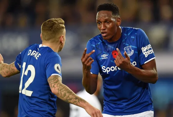 Yerry Mina pese a estar lesionado está en la mira del Newcastle y un reconocido medio lo confirmó. El colombiano evalúa esa posible transferencia.