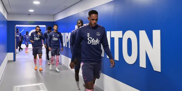 Yerry Mina regresó a la titular del Everton luego de tres meses y medio, pero recibe la peor noticia en Inglaterra.