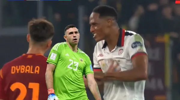 Yerry Mina sufrió una nueva burla por parte de un seleccionador argentino.